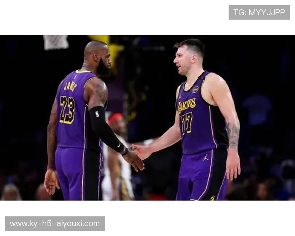 东契奇力挺布朗尼，拉拉维亚谦虚谈表现，里夫斯回顾詹姆斯，东契奇和詹姆斯新秀赛季