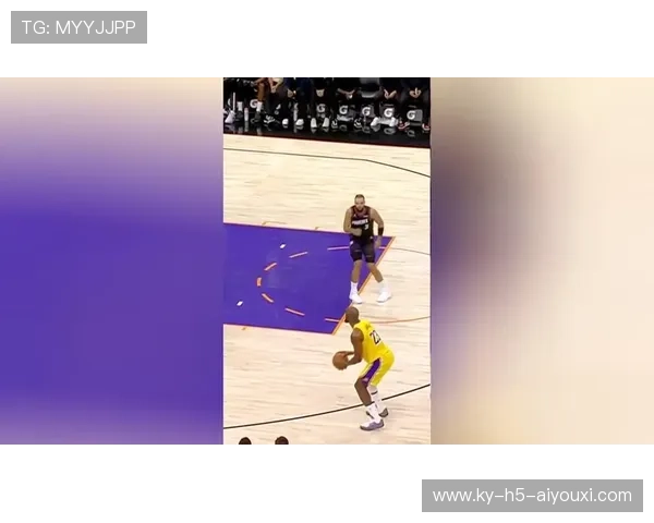 哈利伯顿背传妙到毫巅助攻轻松上篮