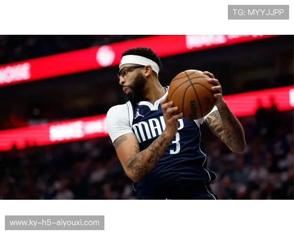 小波特底角稳稳打进关键三分，篮网继续扩大